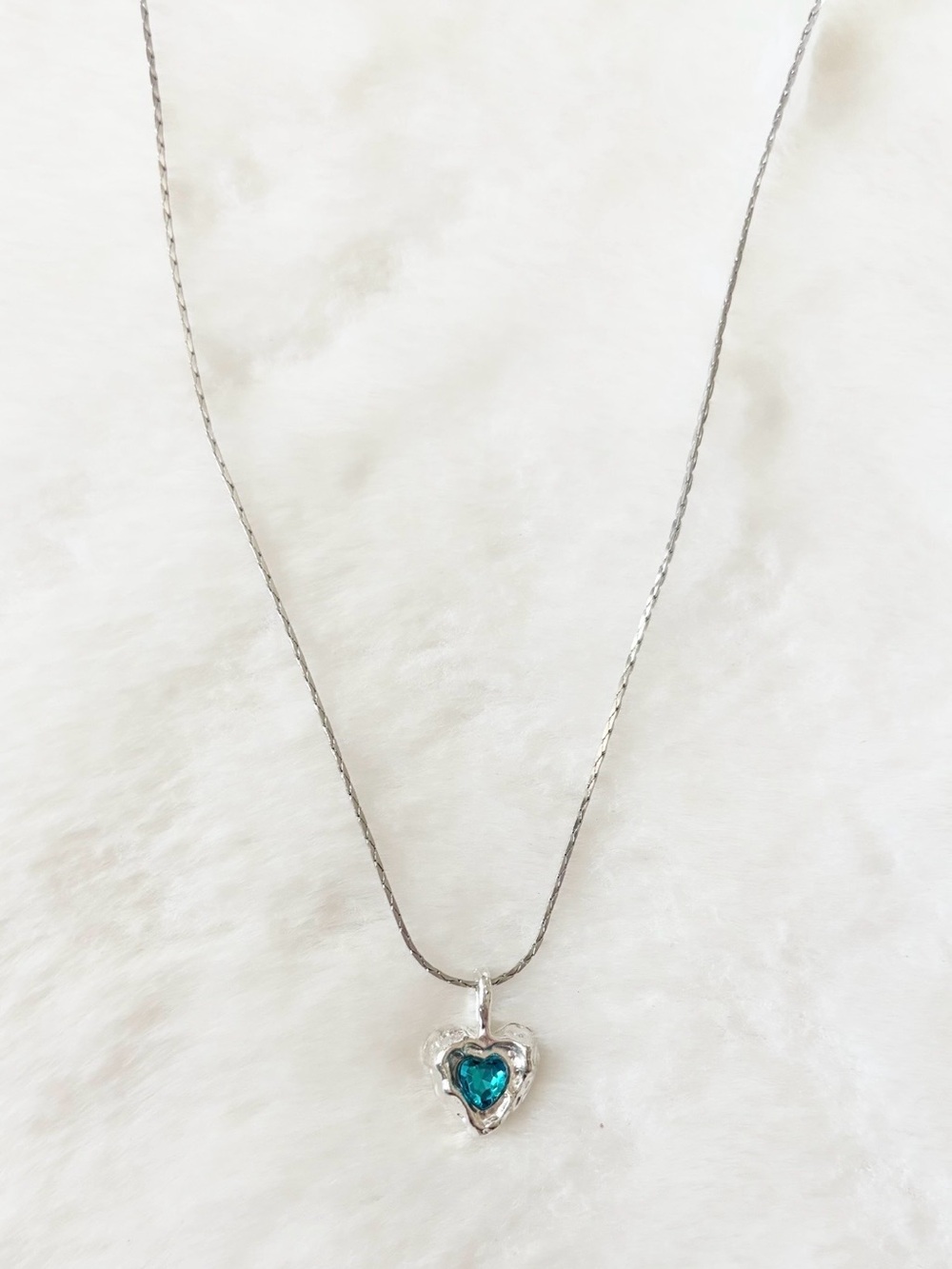 5/$15 🩷 MUST BUNDLE Silver Heart Pendant Necklace with Teal Crystal